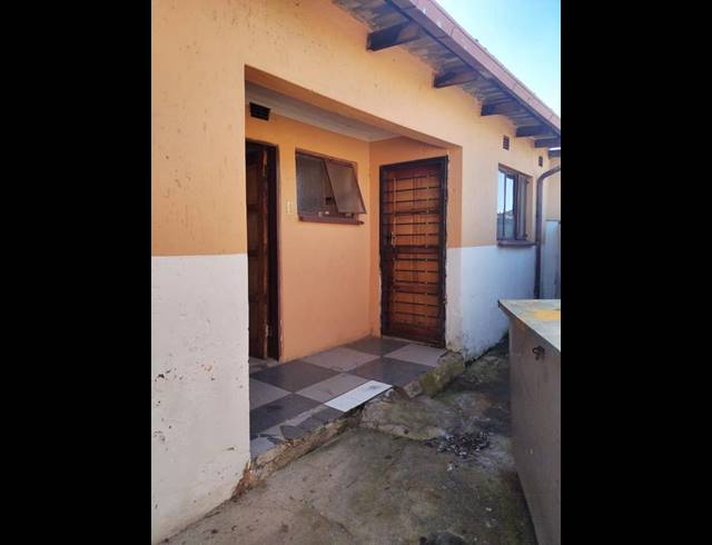 2 BEDROOM HOUSE FOR SALE IN JABAVU